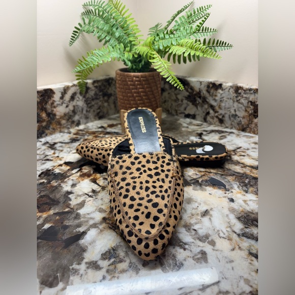Express Shoes - Express Leopard-Print Pointed Mule Slides - Tan/Black